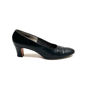 Vintage 1960s black leather slip on conservative workwear pumps